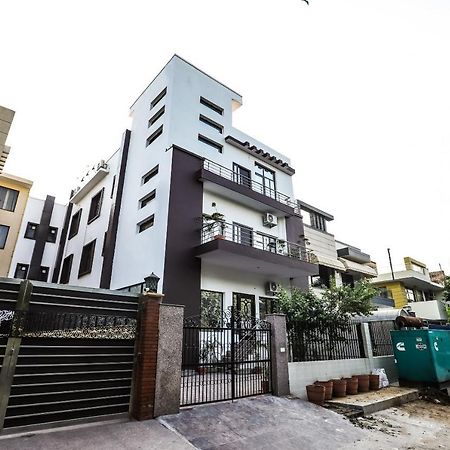 Hotel Vizima Palace - Near Wave City Center Metro Station Noida Dış mekan fotoğraf