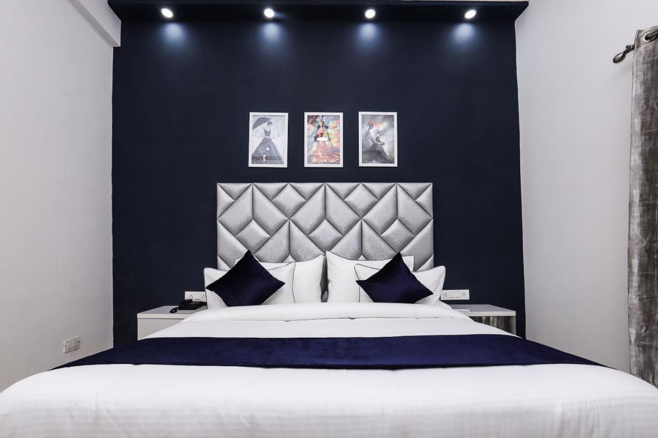 Hotel Vizima Palace - Near Wave City Center Metro Station Noida Dış mekan fotoğraf